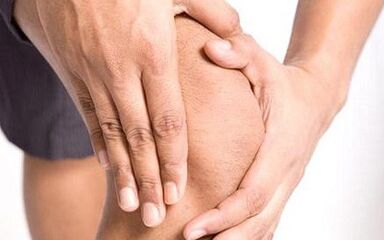 Wie sich die Arthrose des Kniegelenks manifestiert