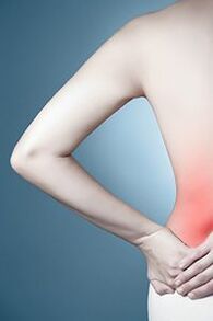 Ständige, schmerzende Schmerzen im unteren Rückenbereich sind das zweite Stadium der Osteochondrose